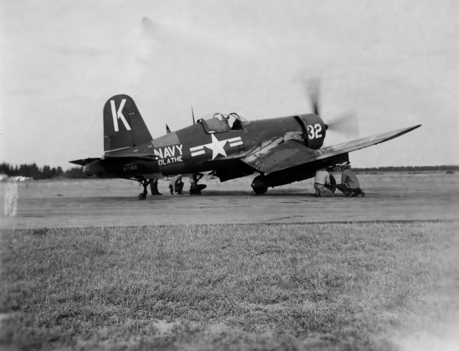 Vought-F4U-4-Corsair-NAS-White-K32-BuNo-97156-NAS-Olathe-Gardner-Kansas-01 (1) F4U-4 Corsair NAS Olathe”, “Light Gull Gray scheme”, “Corsair restoration reference”.