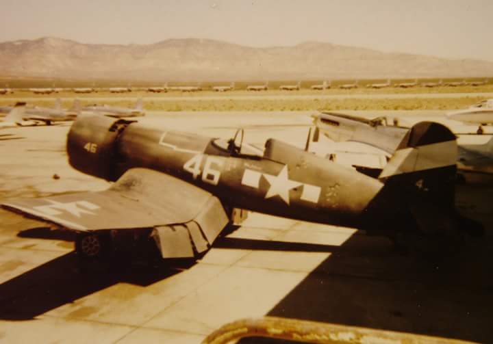 Γιαννης 2017 J5 650 F4U-4 Corsair NAS Olathe”, “Light Gull Gray scheme”, “Corsair restoration reference”.