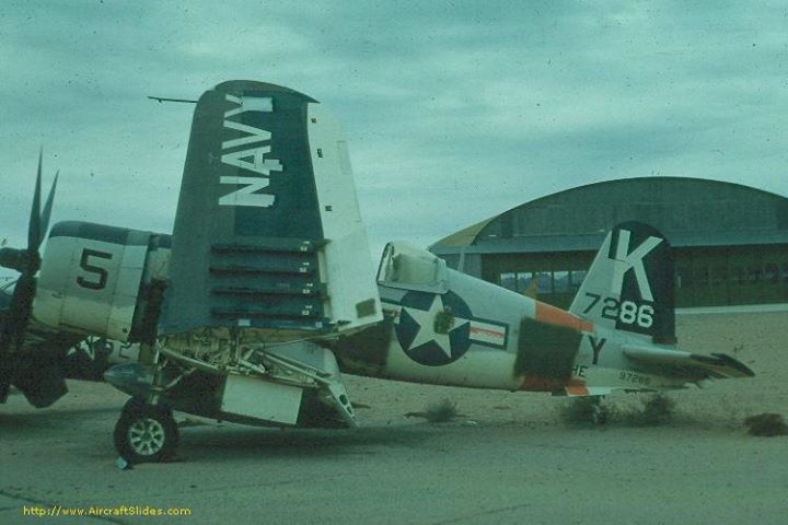 κινητο 361 F4U-4 Corsair NAS Olathe”, “Light Gull Gray scheme”, “Corsair restoration reference”.