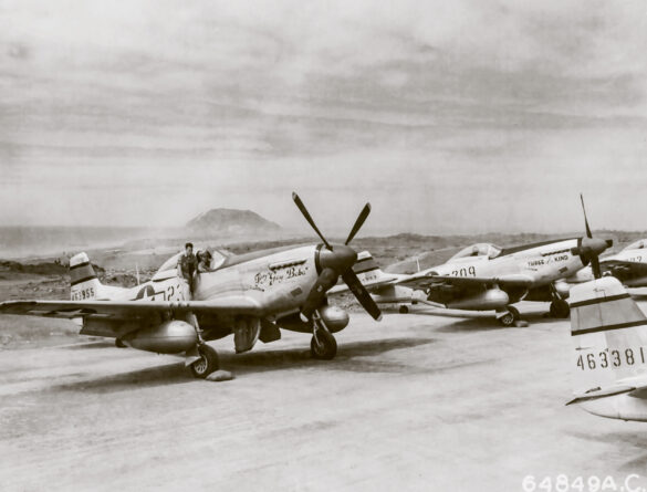 44 63381 P 51D Mustang 7AF 21FG46FS Clancys Butch Iwo Jima 1945 02