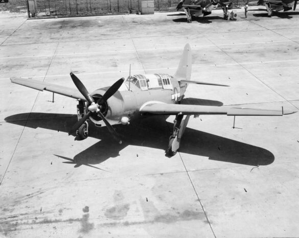 Curtiss XSB2C-1 Helldiver prototype during first flight in 1940 Curtiss Helldiver, XSB2C-1 Prototype accident XSB2C-1 prototype crashed due to loss of control during test flight