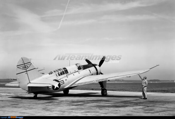 Curtiss XSB2C-1 Helldiver prototype during first flight in 1940 Curtiss Helldiver, XSB2C-1 Prototype accident XSB2C-1 prototype crashed due to loss of control during test flight