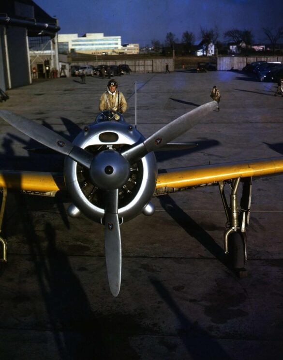 Curtiss XSB2C-1 Helldiver prototype during first flight in 1940 Curtiss Helldiver, XSB2C-1 Prototype accident XSB2C-1 prototype crashed due to loss of control during test flight