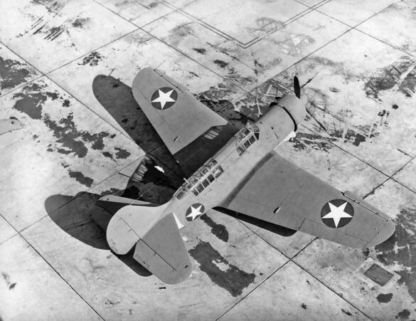 Curtiss XSB2C-1 Helldiver prototype during first flight in 1940 Curtiss Helldiver, XSB2C-1 Prototype accident XSB2C-1 prototype crashed due to loss of control during test flight