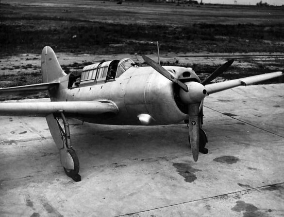 Curtiss XSB2C-1 Helldiver prototype during first flight in 1940 Curtiss Helldiver, XSB2C-1 Prototype accident XSB2C-1 prototype crashed due to loss of control during test flight