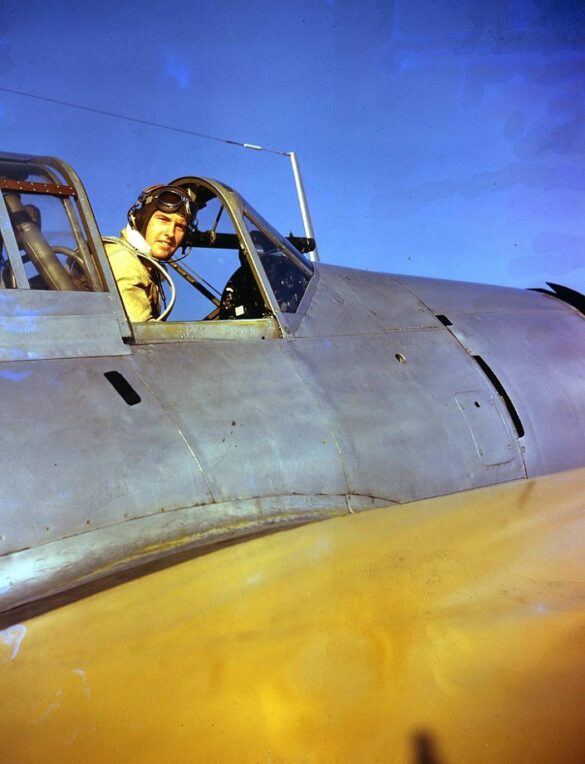 Curtiss XSB2C-1 Helldiver prototype during first flight in 1940 Curtiss Helldiver, XSB2C-1 Prototype accident XSB2C-1 prototype crashed due to loss of control during test flight