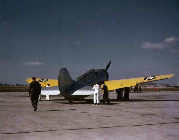Curtiss XSB2C-1 Helldiver prototype during first flight in 1940 Curtiss Helldiver, XSB2C-1 Prototype accident XSB2C-1 prototype crashed due to loss of control during test flight