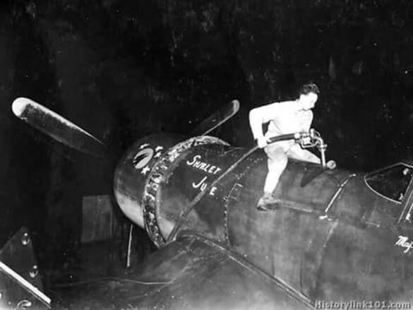 "F4U-2(N) Corsair night fighter with radar dome on right wingtip – VF(N)-101, USS Enterprise, 1944" "Modified F4U-1A Corsair converted to night fighter configuration – VMF(N)-532, Roi Island base, 1944" "US Navy F4U-2 Corsair with flame arrestors and black-over-blue night camouflage" "Close-up of AIA radar dome installed on F4U-2 wing – early WWII night fighter technology" "Cockpit interior of F4U-2(N) with Sperry autopilot and radar display"