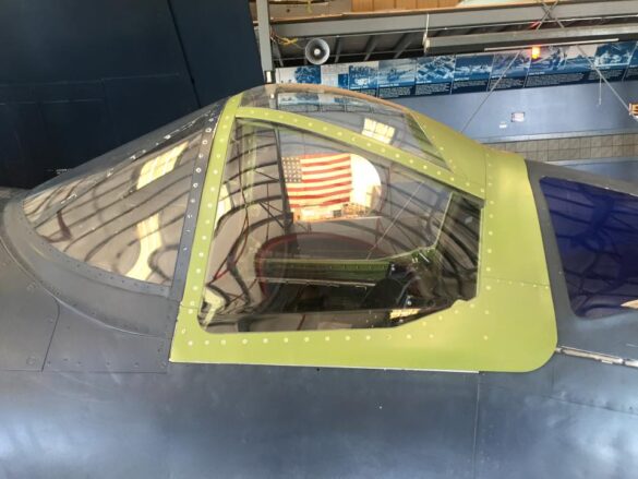 F4U Corsair Factory Assembly Line – Production Details & Scale Modeling Guide F4U Corsair 1/32 factory diorama scene showing aircraft under construction with primer and exposed parts