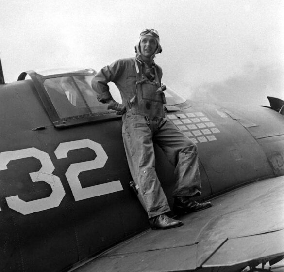 F6F Hellcat – Air Group 16 USS Lexington (CV-16) F6F-3 Hellcat Air Group 16 in tricolor variant aboard USS Lexington CV-16 with pilots before the mission