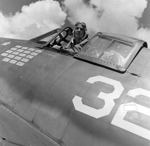 F6F Hellcat – Air Group 16 USS Lexington (CV-16) F6F-3 Hellcat Air Group 16 in tricolor variant aboard USS Lexington CV-16 with pilots before the mission