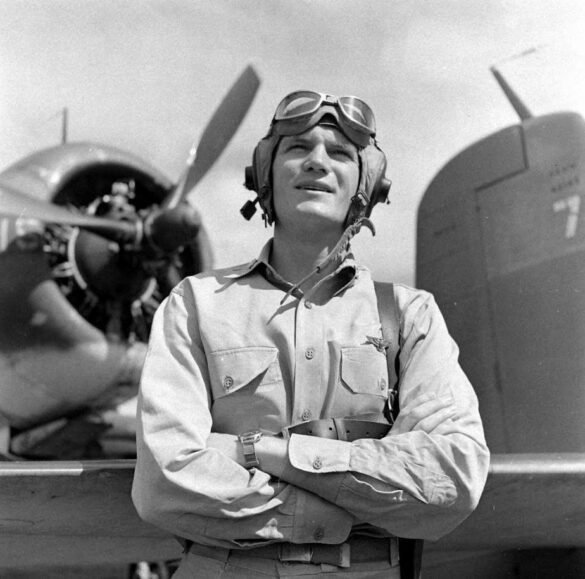 F6F Hellcat – Air Group 16 USS Lexington (CV-16) F6F-3 Hellcat Air Group 16 in tricolor variant aboard USS Lexington CV-16 with pilots before the mission