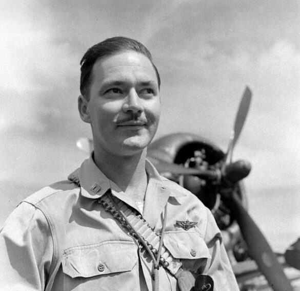 F6F Hellcat – Air Group 16 USS Lexington (CV-16) F6F-3 Hellcat Air Group 16 in tricolor variant aboard USS Lexington CV-16 with pilots before the mission