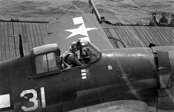 F6F Hellcat – Air Group 16 USS Lexington (CV-16) F6F-3 Hellcat Air Group 16 in tricolor variant aboard USS Lexington CV-16 with pilots before the mission