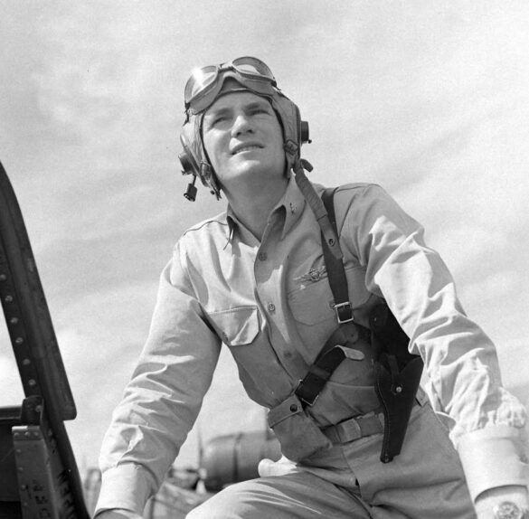 F6F Hellcat – Air Group 16 USS Lexington (CV-16) F6F-3 Hellcat Air Group 16 in tricolor variant aboard USS Lexington CV-16 with pilots before the mission