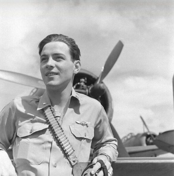 F6F Hellcat – Air Group 16 USS Lexington (CV-16) F6F-3 Hellcat Air Group 16 in tricolor variant aboard USS Lexington CV-16 with pilots before the mission