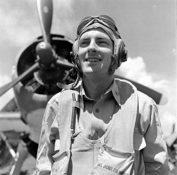 F6F Hellcat – Air Group 16 USS Lexington (CV-16) F6F-3 Hellcat Air Group 16 in tricolor variant aboard USS Lexington CV-16 with pilots before the mission
