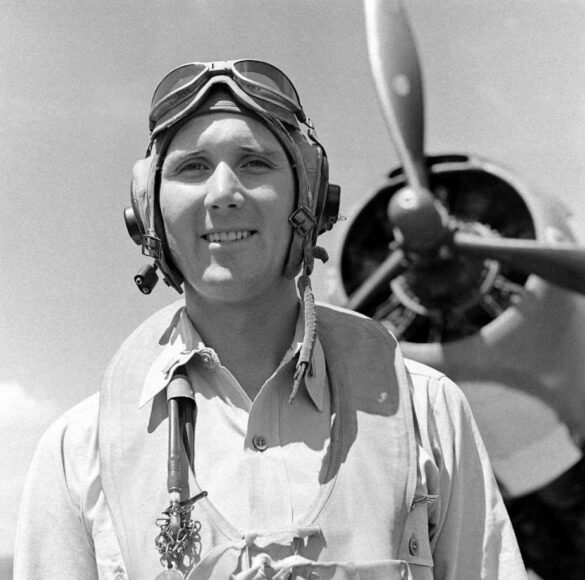 F6F Hellcat – Air Group 16 USS Lexington (CV-16) F6F-3 Hellcat Air Group 16 in tricolor variant aboard USS Lexington CV-16 with pilots before the mission