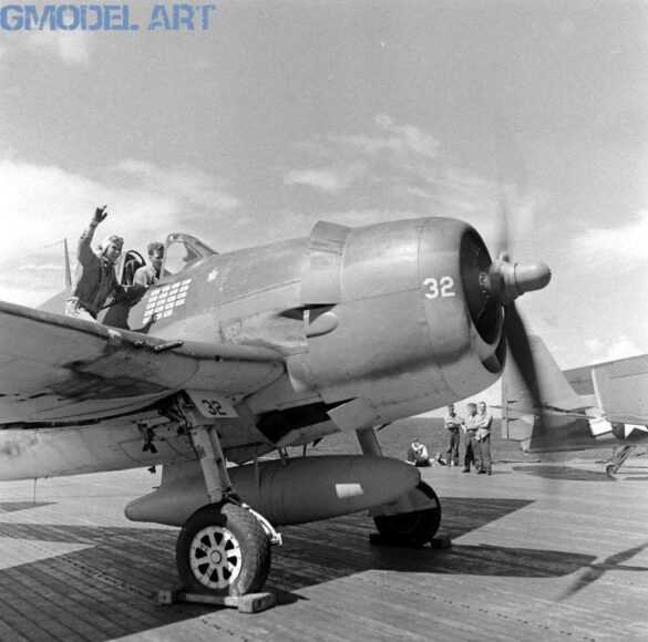 F6F Hellcat – Air Group 16 USS Lexington (CV-16) F6F-3 Hellcat Air Group 16 in tricolor variant aboard USS Lexington CV-16 with pilots before the mission