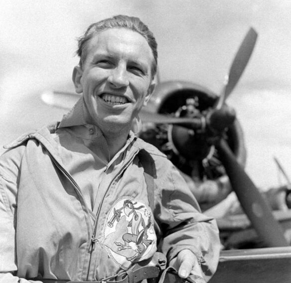 F6F Hellcat – Air Group 16 USS Lexington (CV-16) F6F-3 Hellcat Air Group 16 in tricolor variant aboard USS Lexington CV-16 with pilots before the mission