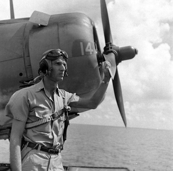 F6F Hellcat – Air Group 16 USS Lexington (CV-16) F6F-3 Hellcat Air Group 16 in tricolor variant aboard USS Lexington CV-16 with pilots before the mission