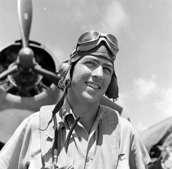 F6F Hellcat – Air Group 16 USS Lexington (CV-16) F6F-3 Hellcat Air Group 16 in tricolor variant aboard USS Lexington CV-16 with pilots before the mission