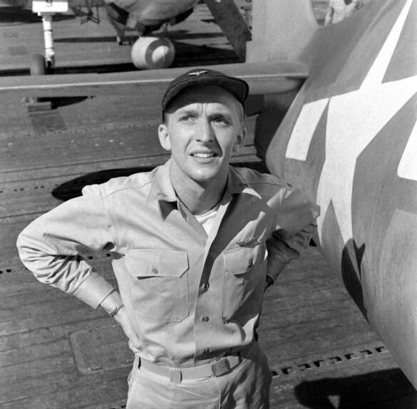 F6F Hellcat – Air Group 16 USS Lexington (CV-16) F6F-3 Hellcat Air Group 16 in tricolor variant aboard USS Lexington CV-16 with pilots before the mission