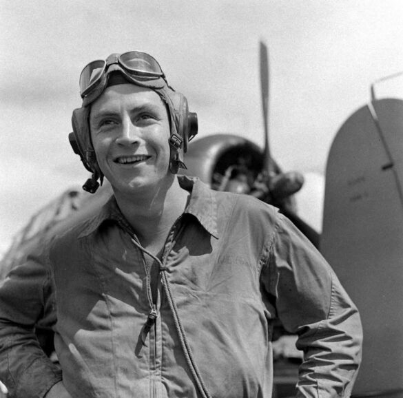 F6F Hellcat – Air Group 16 USS Lexington (CV-16) F6F-3 Hellcat Air Group 16 in tricolor variant aboard USS Lexington CV-16 with pilots before the mission