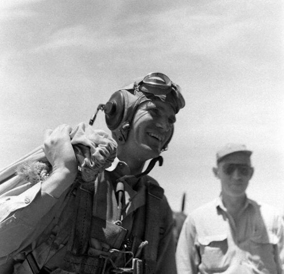 F6F Hellcat – Air Group 16 USS Lexington (CV-16) F6F-3 Hellcat Air Group 16 in tricolor variant aboard USS Lexington CV-16 with pilots before the mission