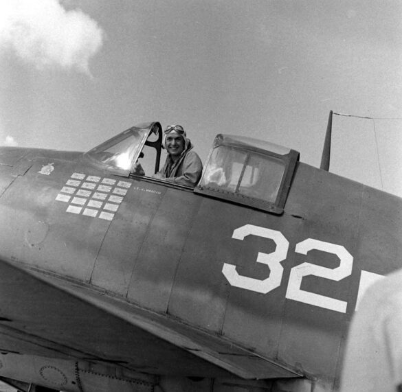 F6F Hellcat – Air Group 16 USS Lexington (CV-16) F6F-3 Hellcat Air Group 16 in tricolor variant aboard USS Lexington CV-16 with pilots before the mission