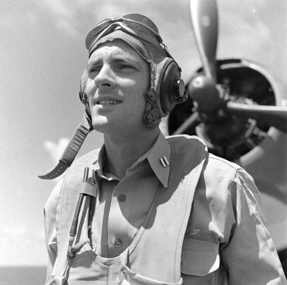 F6F Hellcat – Air Group 16 USS Lexington (CV-16) F6F-3 Hellcat Air Group 16 in tricolor variant aboard USS Lexington CV-16 with pilots before the mission