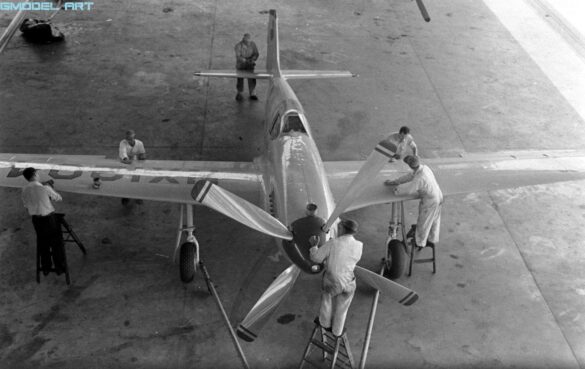 North American P-51 Mustang racing aircraft Bendix Trophy 1940s black and white historical image