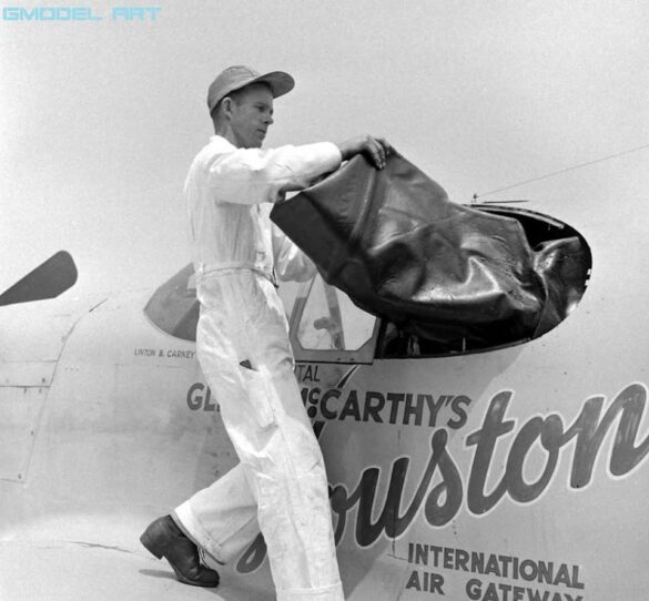 North American P-51 Mustang racing aircraft Bendix Trophy 1940s black and white historical image