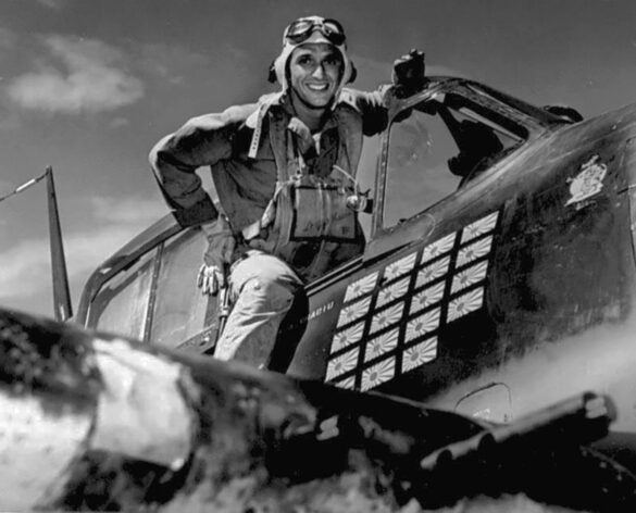 F6F Hellcat – Air Group 16 USS Lexington (CV-16) F6F-3 Hellcat Air Group 16 in tricolor variant aboard USS Lexington CV-16 with pilots before the mission