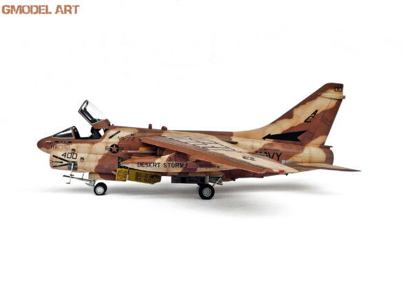 A-7E Corsair II VA-72 Blue Hawks Desert Storm 1991 scale model 1/48