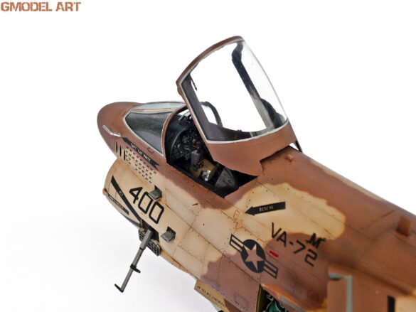 A-7E Corsair II VA-72 Blue Hawks Desert Storm 1991 scale model 1/48