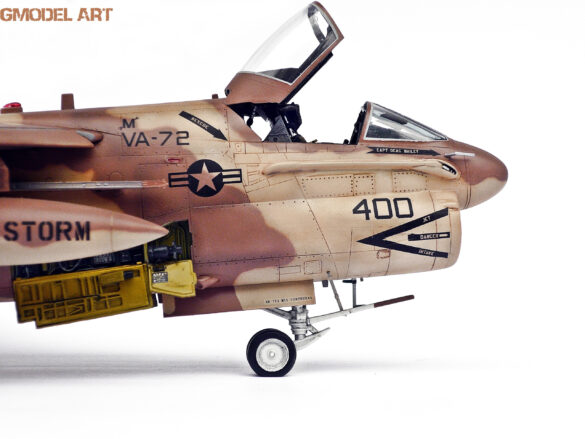 A-7E Corsair II VA-72 Blue Hawks Desert Storm 1991 scale model 1/48