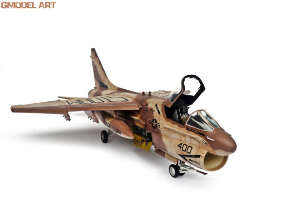 A-7E Corsair II VA-72 Blue Hawks Desert Storm 1991 scale model 1/48