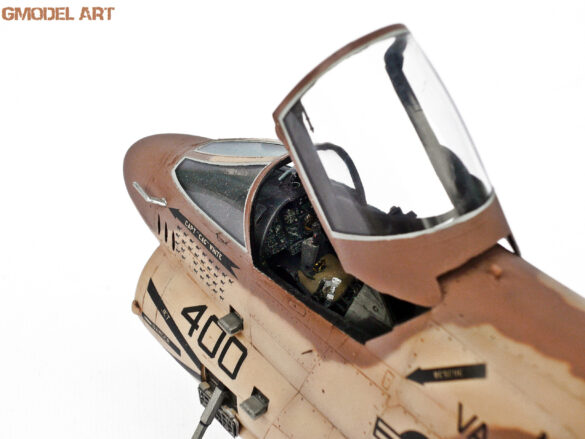 A-7E Corsair II VA-72 Blue Hawks Desert Storm 1991 scale model 1/48