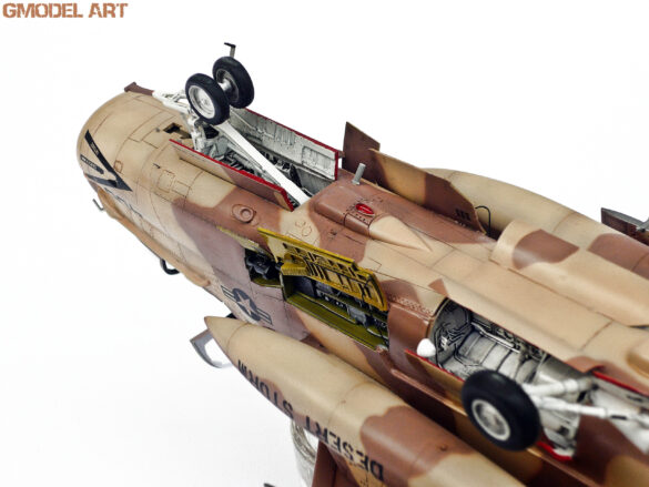 A-7E Corsair II VA-72 Blue Hawks Desert Storm 1991 scale model 1/48