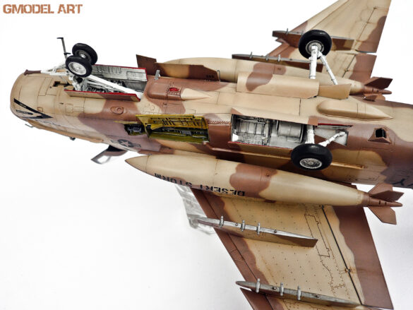 A-7E Corsair II VA-72 Blue Hawks Desert Storm 1991 scale model 1/48