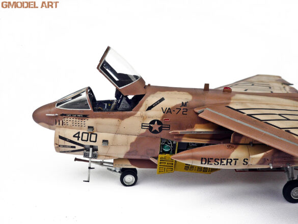 A-7E Corsair II VA-72 Blue Hawks Desert Storm 1991 scale model 1/48