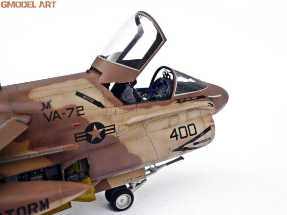 A-7E Corsair II VA-72 Blue Hawks Desert Storm 1991 scale model 1/48