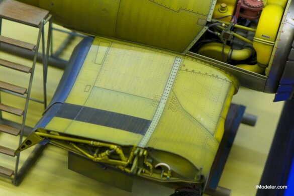 F4U Corsair Factory Assembly Line – Production Details & Scale Modeling Guide F4U Corsair 1/32 Tamiya model in factory assembly line stage with exposed structure and primer