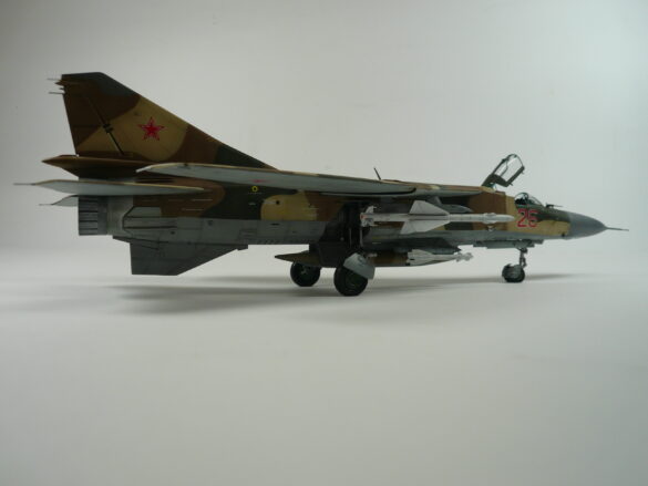 MiG-23ML Red 26 Scale Model Build Guide – Painting, Weathering and Camouflage Techniques MiG-23ML Red 26 scale model with Soviet camouflage and weathering details