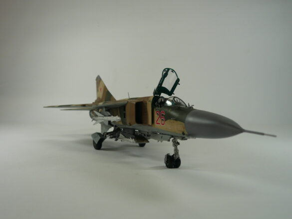MiG-23ML Red 26 Scale Model Build Guide – Painting, Weathering and Camouflage Techniques MiG-23ML Red 26 scale model with Soviet camouflage and weathering details