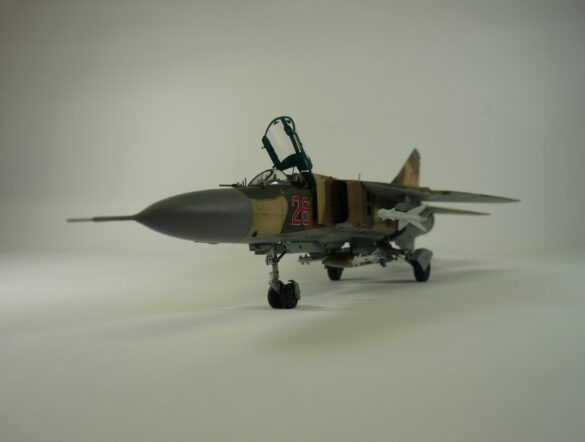 MiG-23ML Red 26 Scale Model Build Guide – Painting, Weathering and Camouflage Techniques MiG-23ML Red 26 scale model with Soviet camouflage and weathering details