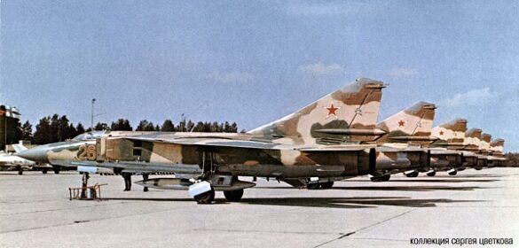 MiG-23ML Red 26 Scale Model Build Guide – Painting, Weathering and Camouflage Techniques MiG-23ML Red 26 scale model with Soviet camouflage and weathering details