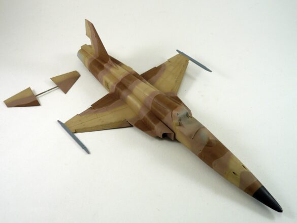 F-5N Tiger II VFC-111 Sundowners AF 113 Bu. No. 761571 – 1/48 Scale Build Review F-5N Tiger II camouflage painting and masking technique