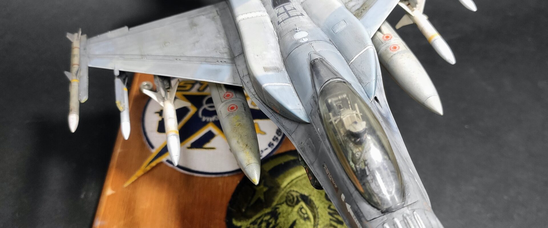 f-16c-viper-star-60th-anniversary-343-squadron-tamiya-148
